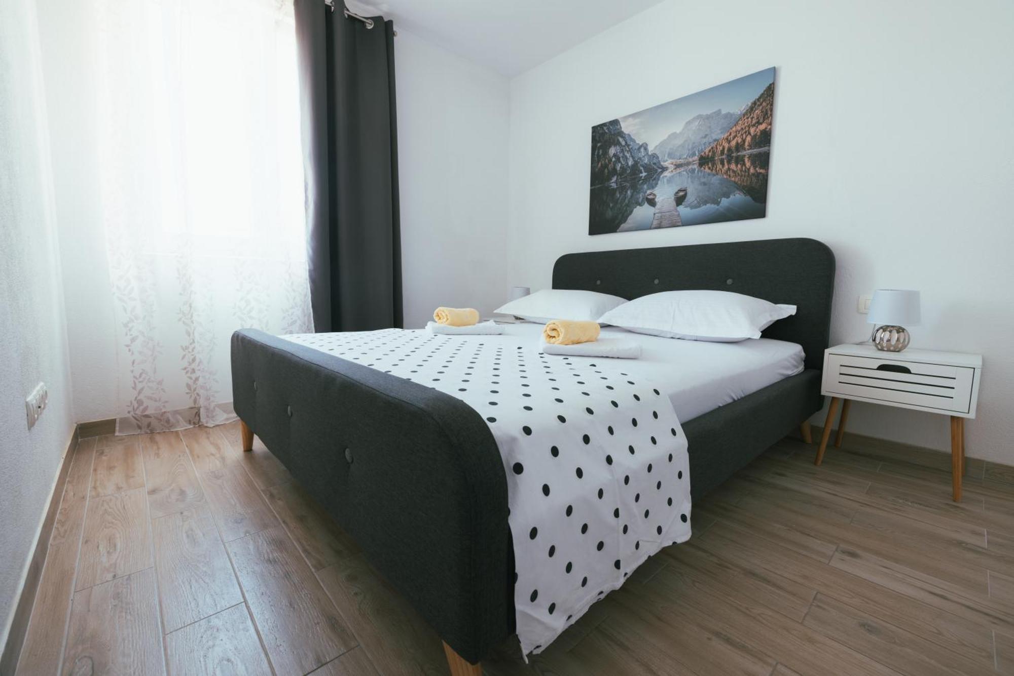 Apartments Marusic Makarska Oda fotoğraf