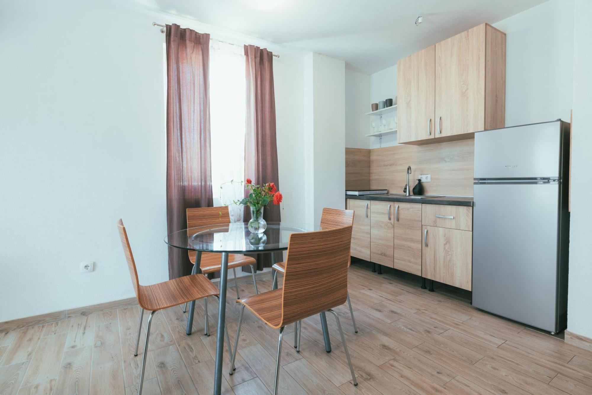 Apartments Marusic Makarska Oda fotoğraf